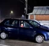 Polițiștii au intrat pe fir în cazul copilului lăsat singur în mașină, după căderea nopții, într-o parcare din Potigrafu
