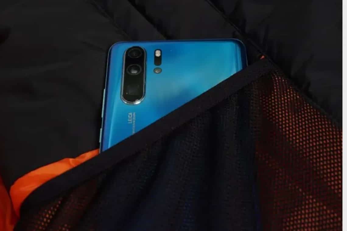 Unui schior i-a fost sustras telefonul mobil, la o cabană din Sinaia. Polițiștii l-au prins pe hoț, deși furtul a fost anunțat după două zile