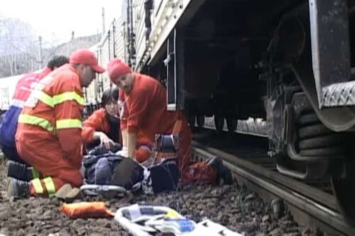 Accident feroviar la Azuga. O femeie a fost lovită de tren și i-au fost amputate picioarele