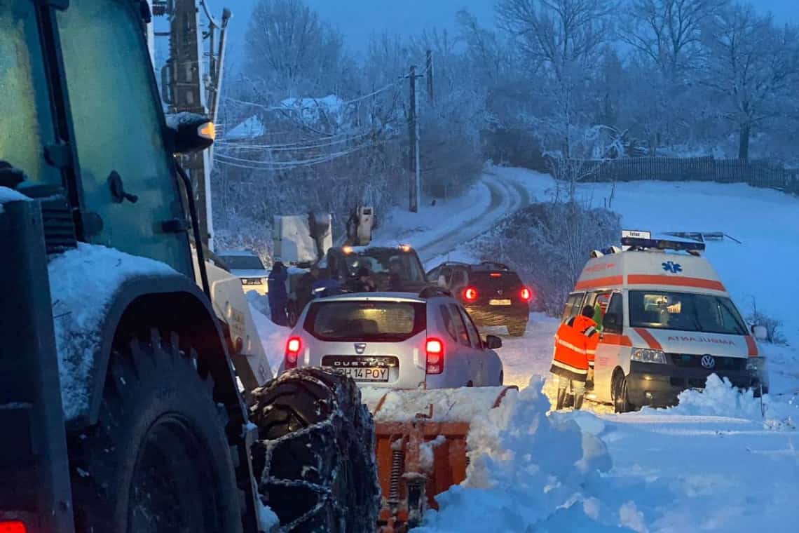 Intervenție de urgență în condiții extreme la Telega: un bătrân cu probleme medicale, transportat cu ATV-ul până la ambulanță