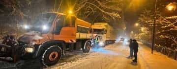 Zeci de intervenții ale pompierilor prahoveni, în ultimele 24 de ore: copaci căzuți pe carosabil, drumuri blocate, cabluri electrice rupte