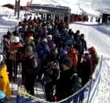 Final de weekend aglomerat pe domeniul schiabil Sinaia. Risc major de avalanșe în afara pârtiilor amenajate!