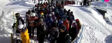Final de weekend aglomerat pe domeniul schiabil Sinaia. Risc major de avalanșe în afara pârtiilor amenajate!