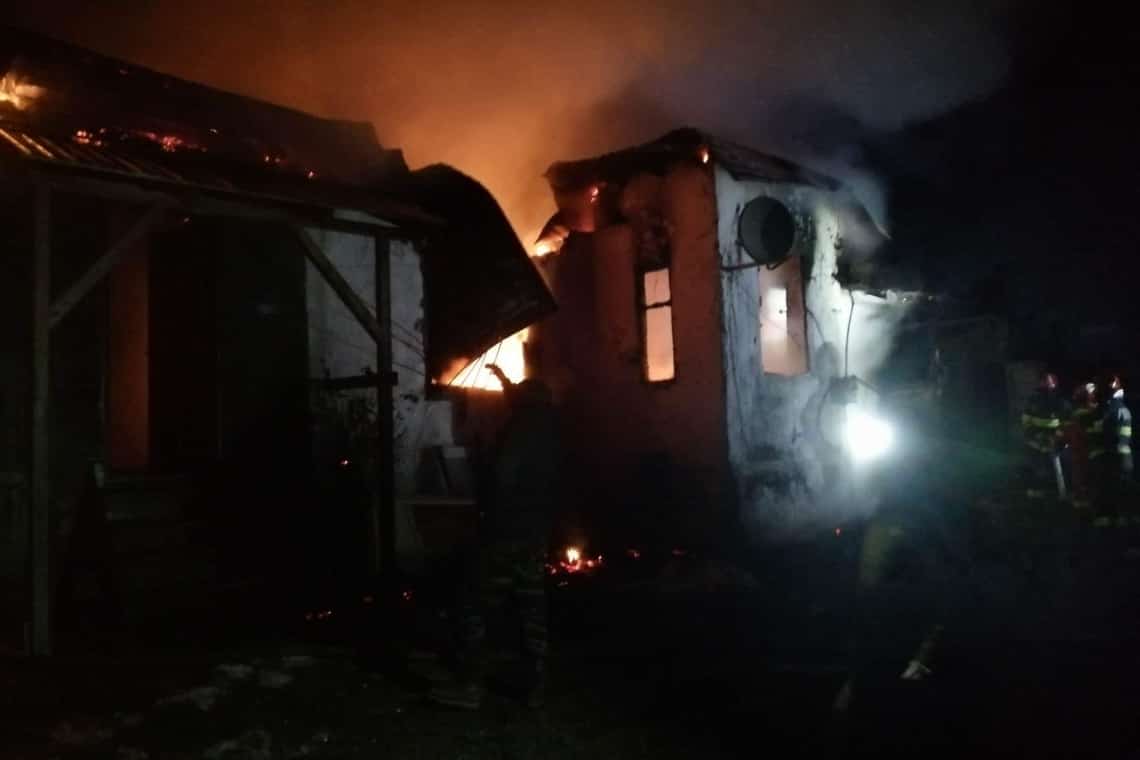 Apel umanitar/ O familie din Breaza a rămas fără casă în plină iarnă, pe un ger de crapă pietrele! Haideți să-i ajutăm!