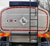 O cisternă blochează drumul județean 101G, în fața porții 1 a rafinăriei Petrobrazi