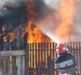 Incendiu în comuna Măgurele. Un bătrân a fost transportat la spital