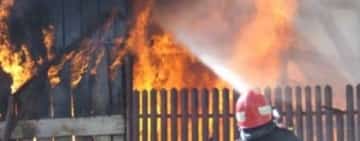 Incendiu în comuna Măgurele. Un bătrân a fost transportat la spital