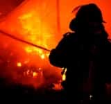 O casă din Bărcănești a fost cuprinsă de flăcări, luni seară