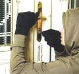 Adolescenți din Breaza, depistați după ce ar fi furat dintr-o locuință 2.300 de euro. Ce și-au cumpărat cu banii