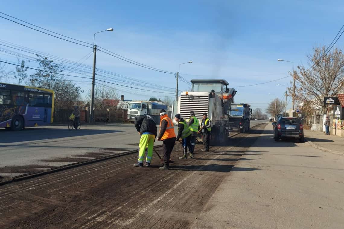 Minune! Au început reparațiile pe strada Mihai Bravu din Ploiești!