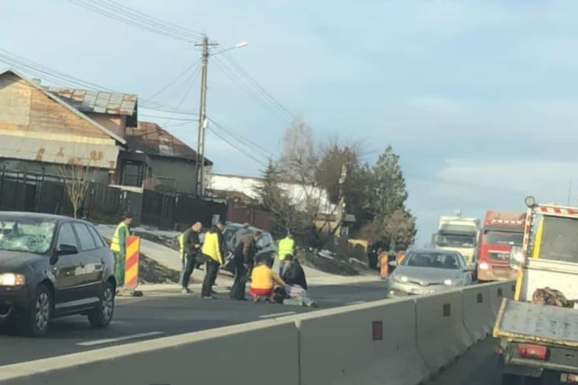 Bucov/ Un muncitor care lucra la acostamentul DN1B, rănit grav într-un accident rutier