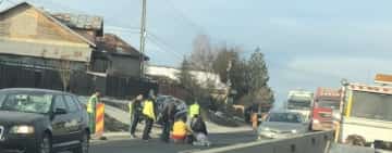 Bucov/ Un muncitor care lucra la acostamentul DN1B, rănit grav într-un accident rutier