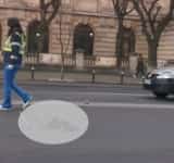 Bătrân de 82 de ani, lovit de un autoturism în centrul Ploieștiului. Pietonul traversa neregulamentar Bulevardul Republicii