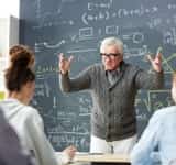 86 de cadre didactice din Prahova rămân la catedră și peste vârsta de 65 de ani, în anul școlar 2023-2024