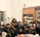 Percheziții de amploare la traficanți de migranți. Îi adăposteau și, ulterior, îi ajutau să treacă ilegal frontiera, contra unor sume mari de bani