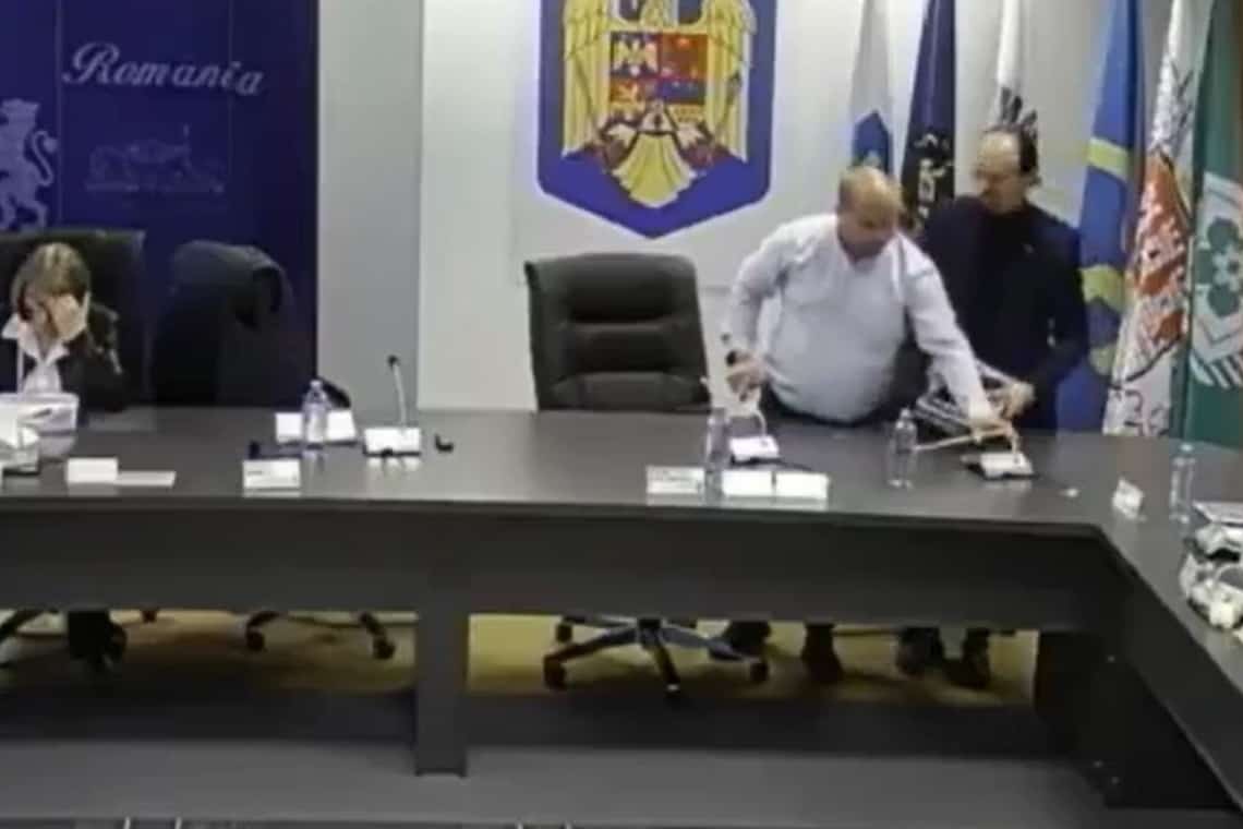 Scandal în Consiliul Local Ploiești. Actori principali: deputatul Mihai Polițeanu și consilierii PNL