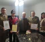Băicoi/ Veteranul de război Stan Vintilă a împlinit 100 de ani. Ce distincție a primit la aniversare