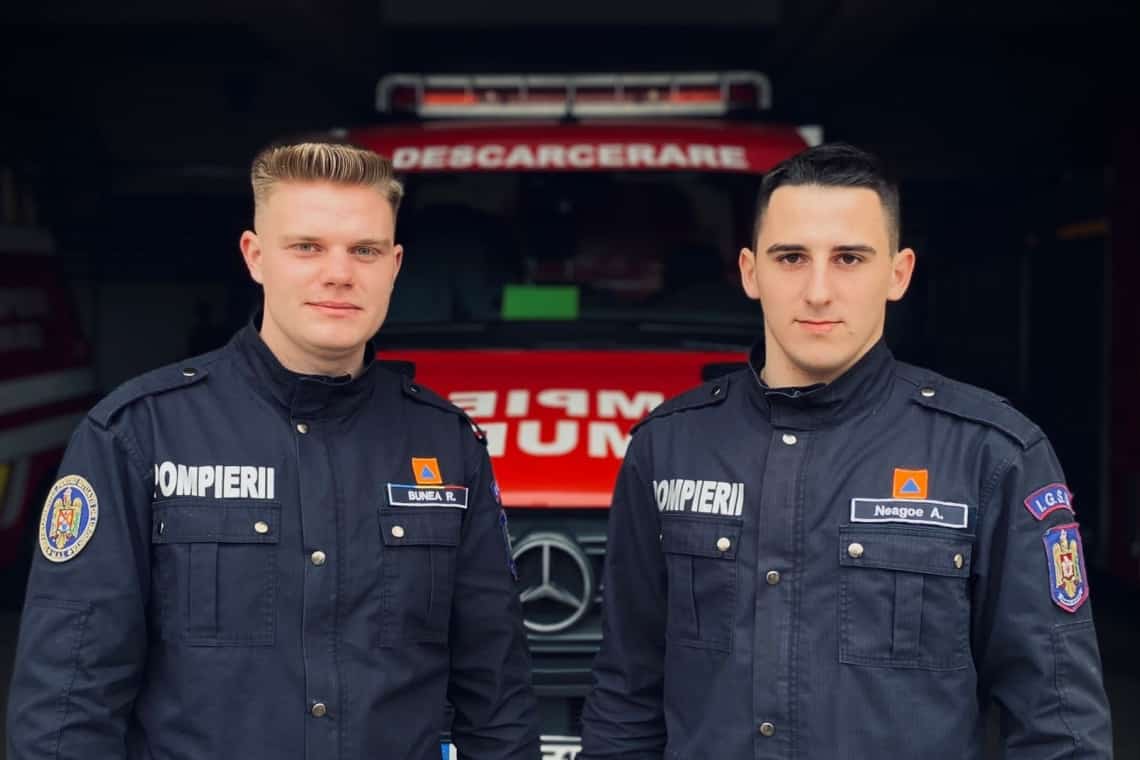 Ei sunt Alin și Robert, soldații care le-au venit în ajutor victimelor unui accident rutier produs pe DN1