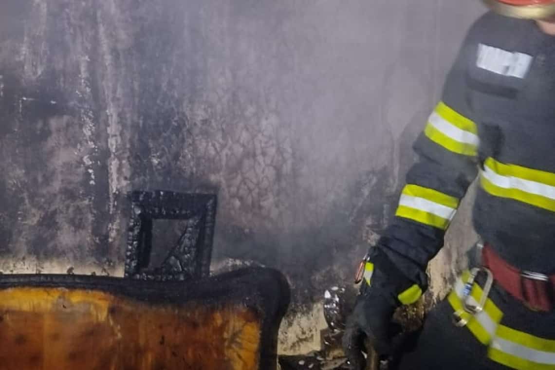 Apartament în flăcări într-un bloc de pe strada Elena Doamna, din Ploiești