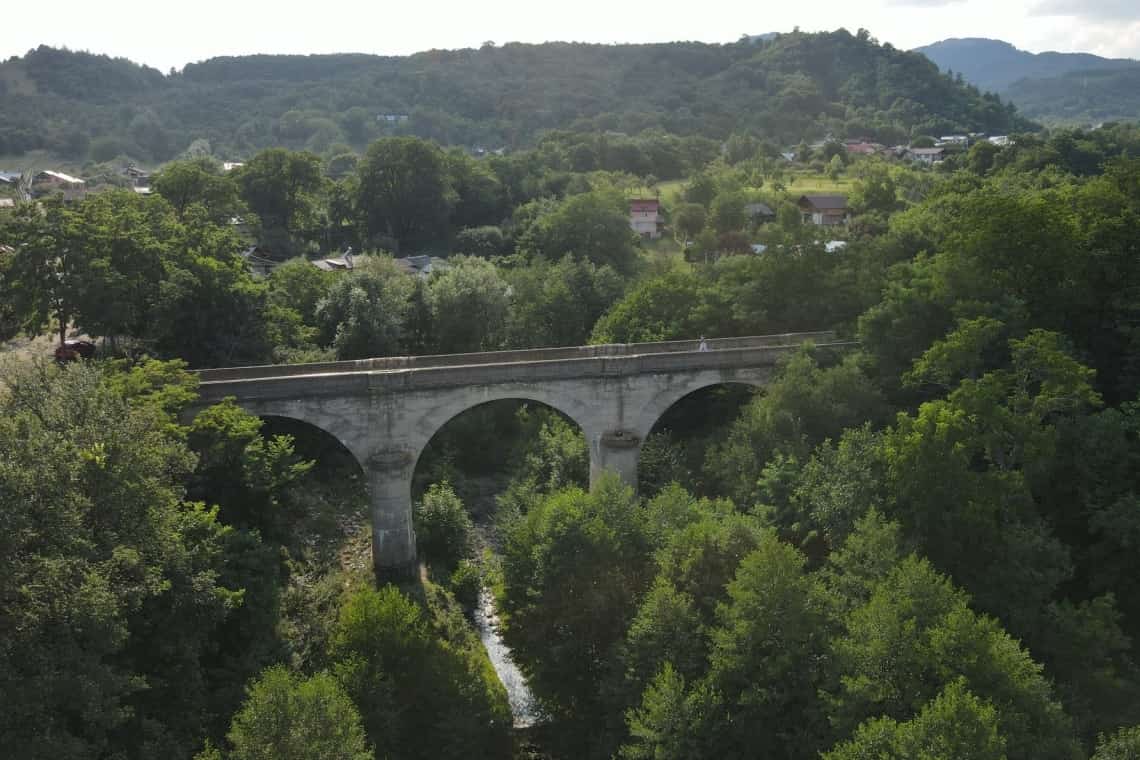 Pod feroviar construit în anul 1915, pe linia Ploiești Sud - Măneciu, afectat de viituri repetate. Ce intenții are CFR SA