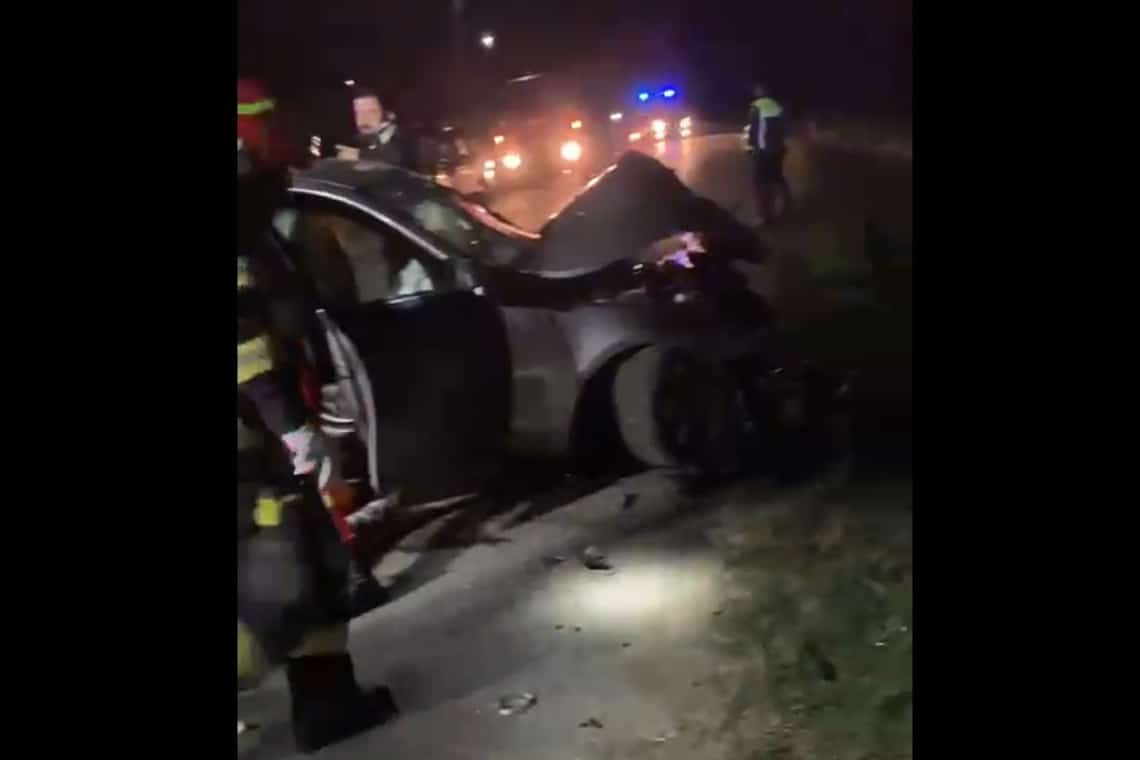 Grav accident rutier în comuna Dumbrăvești. Pompierii intervin pentru descarcerarea a două persoane
