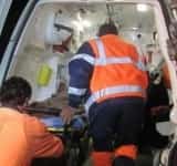 Doi prahoveni au ajuns la spital după ce s-au bătut, în propria casă, cu un bărbat venit în vizită