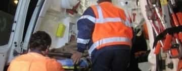 Doi prahoveni au ajuns la spital după ce s-au bătut, în propria casă, cu un bărbat venit în vizită