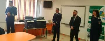 Video/ Polițiștii prahoveni își promovează profesia în școlile din județ