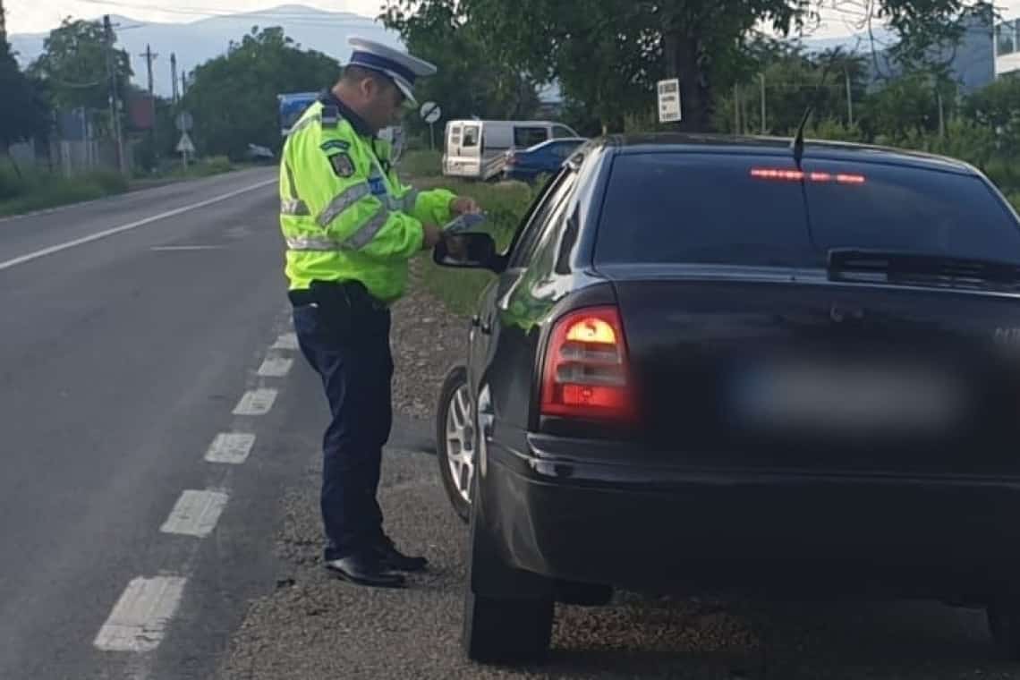 Un prahovean din Gornet are dosar penal după ce a prezentat la control un permis de conducere fals