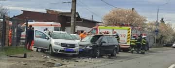 Patru autoturisme au fost implicate într-o coliziune, în Ploieștiori. Unul dintre șoferi a fost transportat la spital