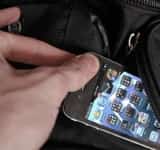 Ploieștean, lăsat fără telefonul mobil chiar de un prieten de pahar, venit în vizită