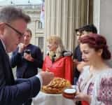 Ploiești/ Ministrul Muncii, primit cu pâine și sare la un târg de orientare profesională destinat tinerilor