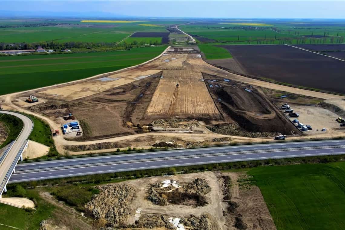 Asociația Pro Infrastructură, despre autostrada Dumbrava-Mizil: ”Șantierul încă are petice unde cresc cereale și bălării” (VIDEO)