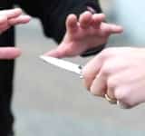 Doi tâlhari minori din Ploiești, reținuți de polițiști. Ei sunt cercetați pentru infracțiuni cu violență, săvârșite în plină stradă!