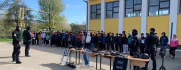 Sute de elevi din Vâlcănești, Vărbilău, Brebu și Ploiești, informați de polițiștii prahoveni despre pericolul agresiunilor și al consumului de substanțe interzise