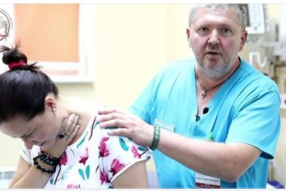 Un medic al Spitalului Militar Central ”Dr. Carol Davila”, explicații video despre cum putem ajuta o persoană care s-a înecat cu mâncare