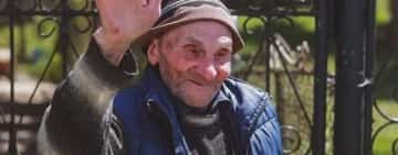 O poveste de viață: Veteranul de război Ioan Loghin a împlinit 102 ani, este aproape orb și își îngrijește soția în vârstă de 95 de ani!