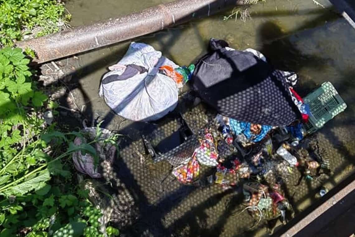 Ploiești/A început poluarea de primăvară-vară a pârâului Dâmbu!