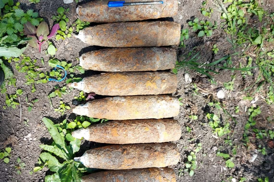 Proiectile din Al Doilea Război Mondial, găsite de un localnic în satul Meri, din comuna Drăgănești