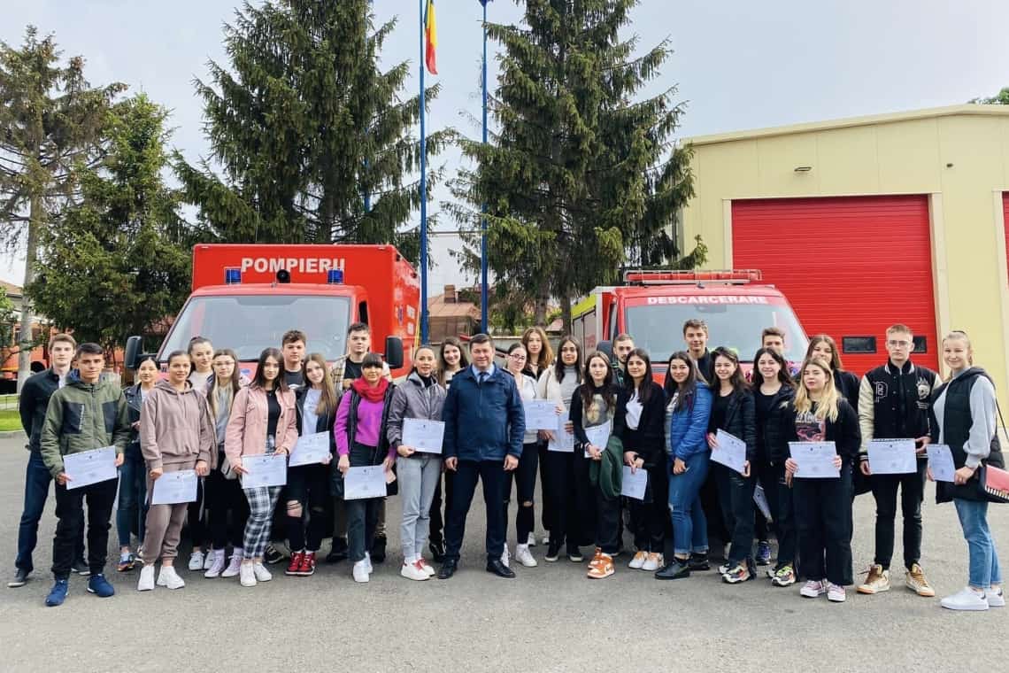 35 de tineri voluntari au primit certificatele de ”salvator din pasiune” la ISU Prahova