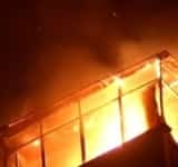 Incendiu puternic într-un apartament aflat la etajul patru al unui bloc din Ploiești