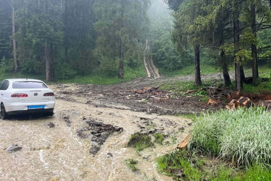 DN71, inundat din cauza ploii, la Sinaia