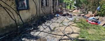 Incendiu într-o gospodărie din comuna Râfov. Acoperișul casei și câteva anexe s-au făcut scrum
