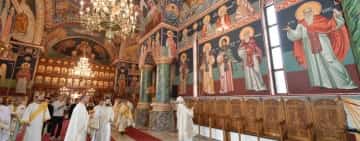 Pictura Bisericii „Înăl­țarea Domnului” din orașul Plopeni a fost sfințită, duminica trecută