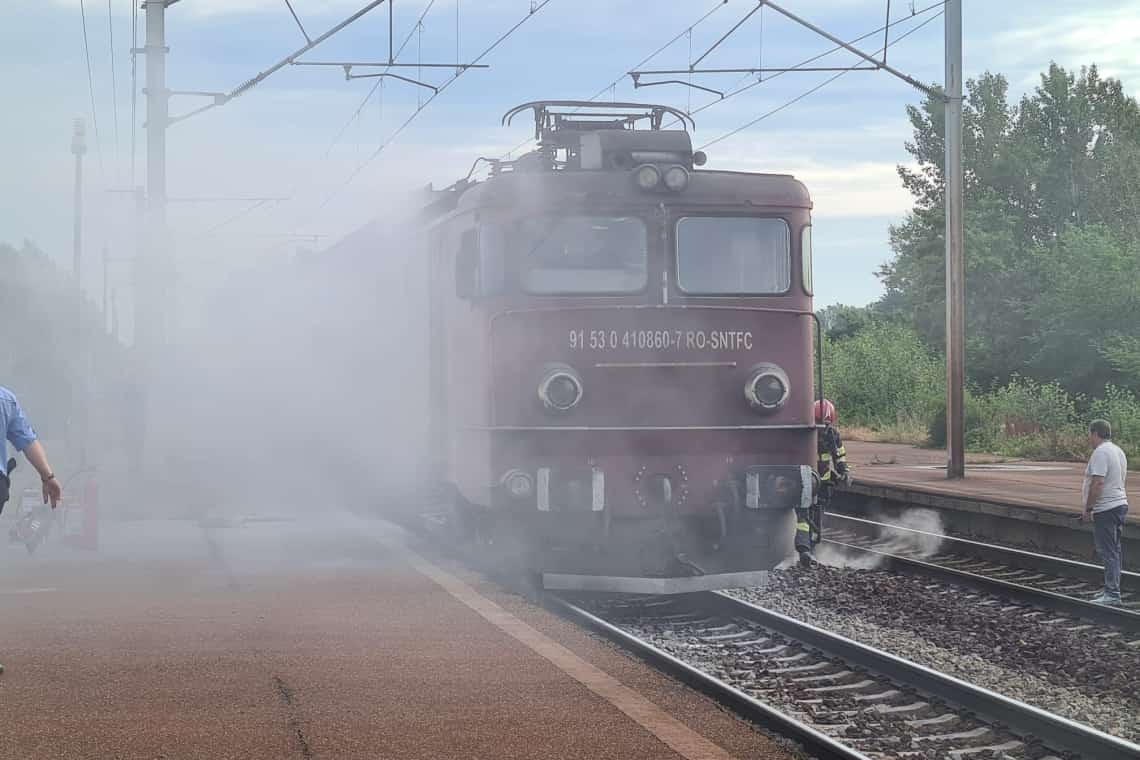 Incendiu în locomotiva unui tren de călători care circula pe ruta Ploiești - București