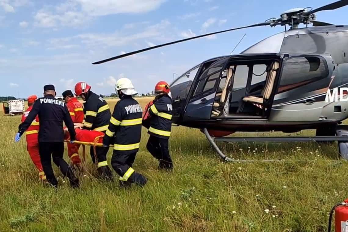 Exercițiu de salvare din accident aviatic, derulat de pompierii prahoveni pe Aerodromul Strejnic