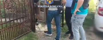 Un prahovean în vârstă de 44 de ani, cercetat pentru că ar fi violat două minore cu handicap, pe care le avea în plasament