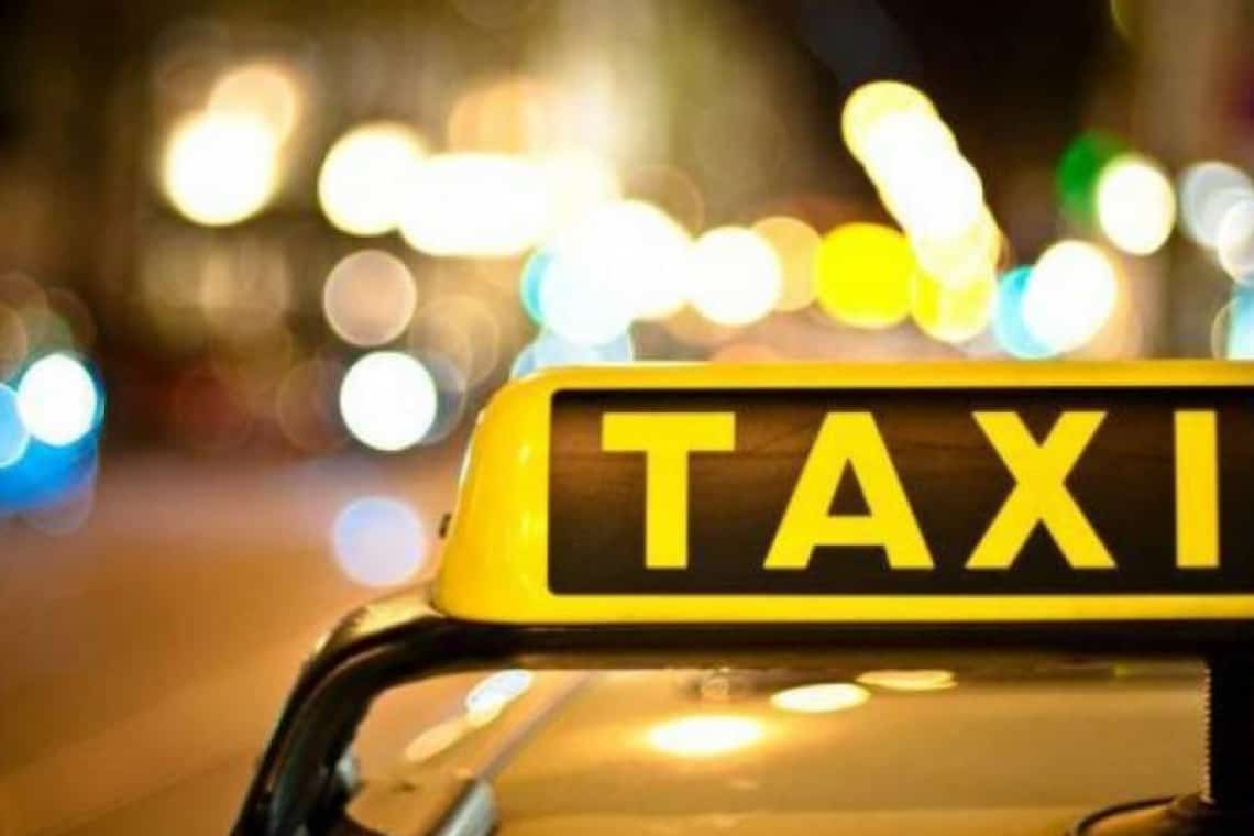 Un taximetrist din Ploiești a fost bătut de doi adolescenți, noaptea trecută
