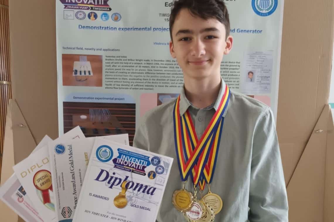 Albert, un adolescent din Ploiești, a uimit specialiștii de la Salonul Internațional de Invenții și Inovații “Traian Vuia”