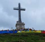 Drapelul României, arborat pe Vârful Omu și lângă Crucea Caraiman de jandarmii prahoveni!